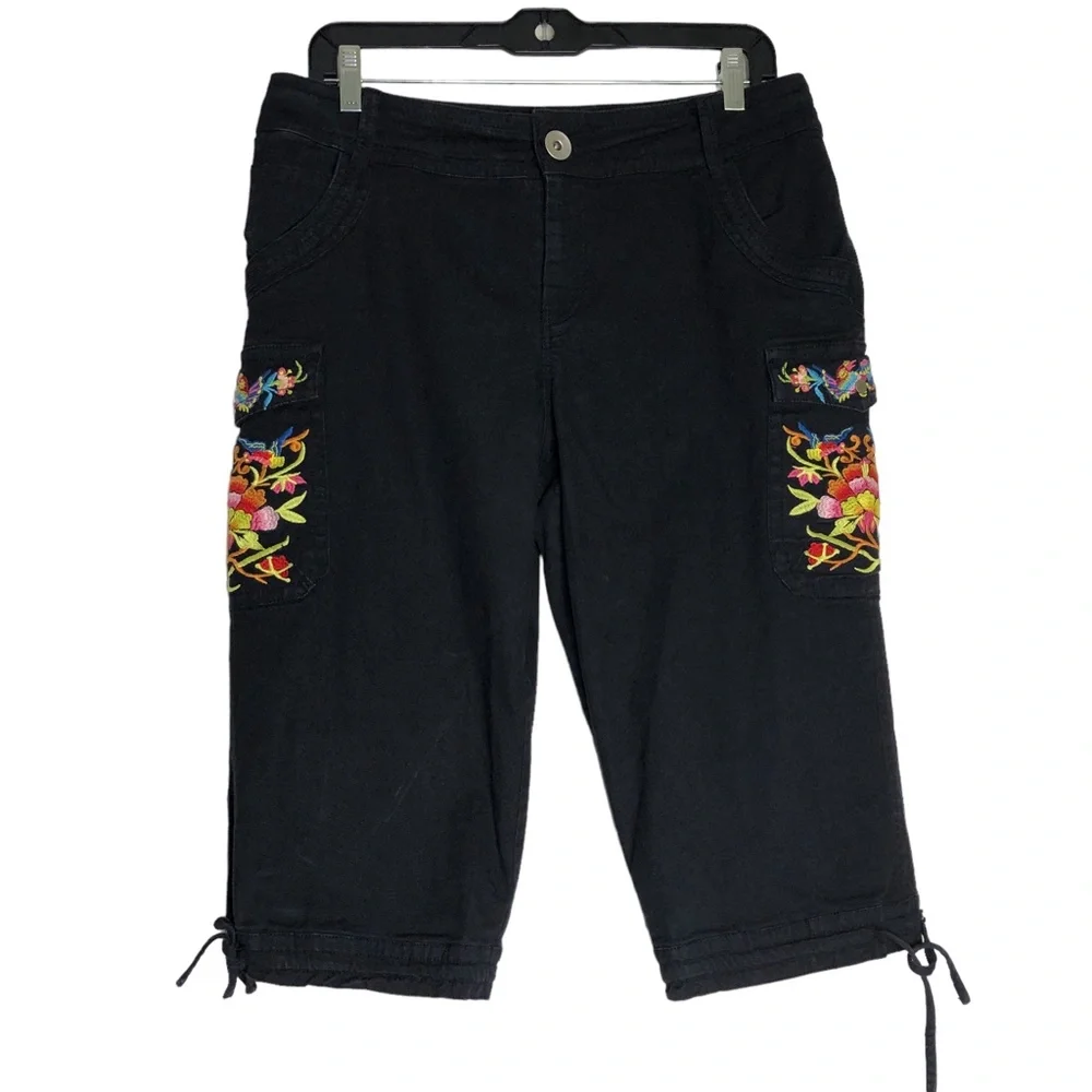 2 Friends Black Embroidered Crop Adjustable Drawstring Leg Capri Pants Size 10 - Picture 2 of 11